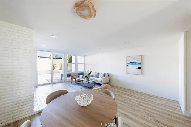$1,095,000 | 4001 Warner Avenue, Huntington Beach, CA 92649