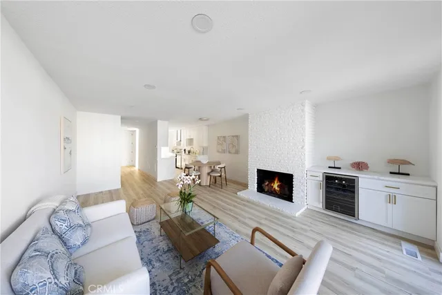 $1,095,000 | 4001 Warner Avenue, Huntington Beach, CA 92649