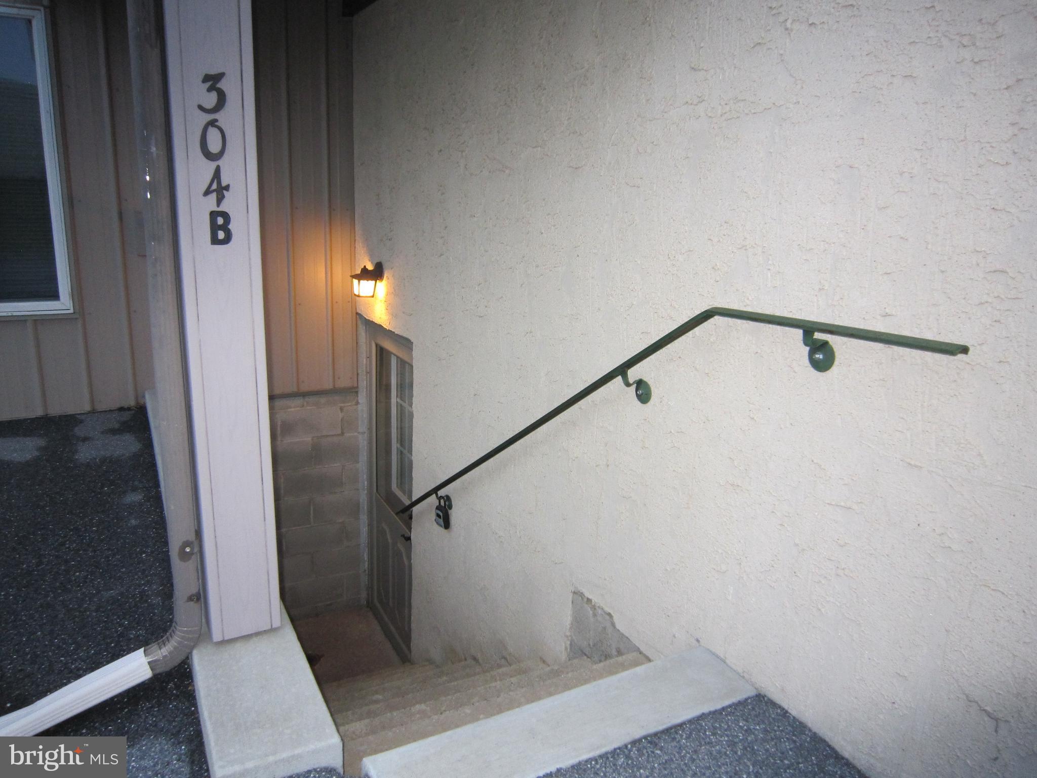 304 North Hoover Avenue, Unit B New Holland, PA 17557 - Photo 15 of 17