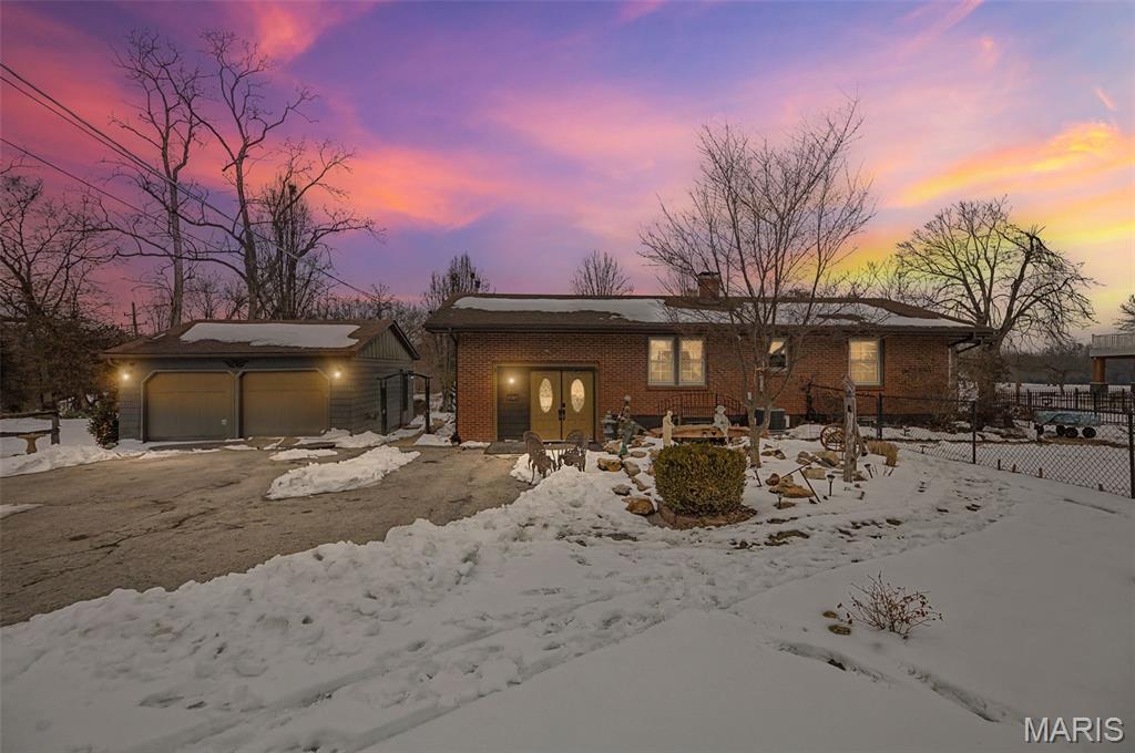 1102 Sheehan Lane Alton, IL 62002 - Photo 2 of 39