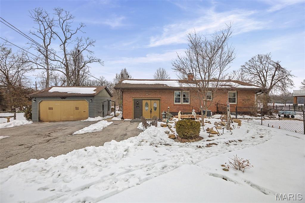 1102 Sheehan Lane Alton, IL 62002 - Photo 3 of 39