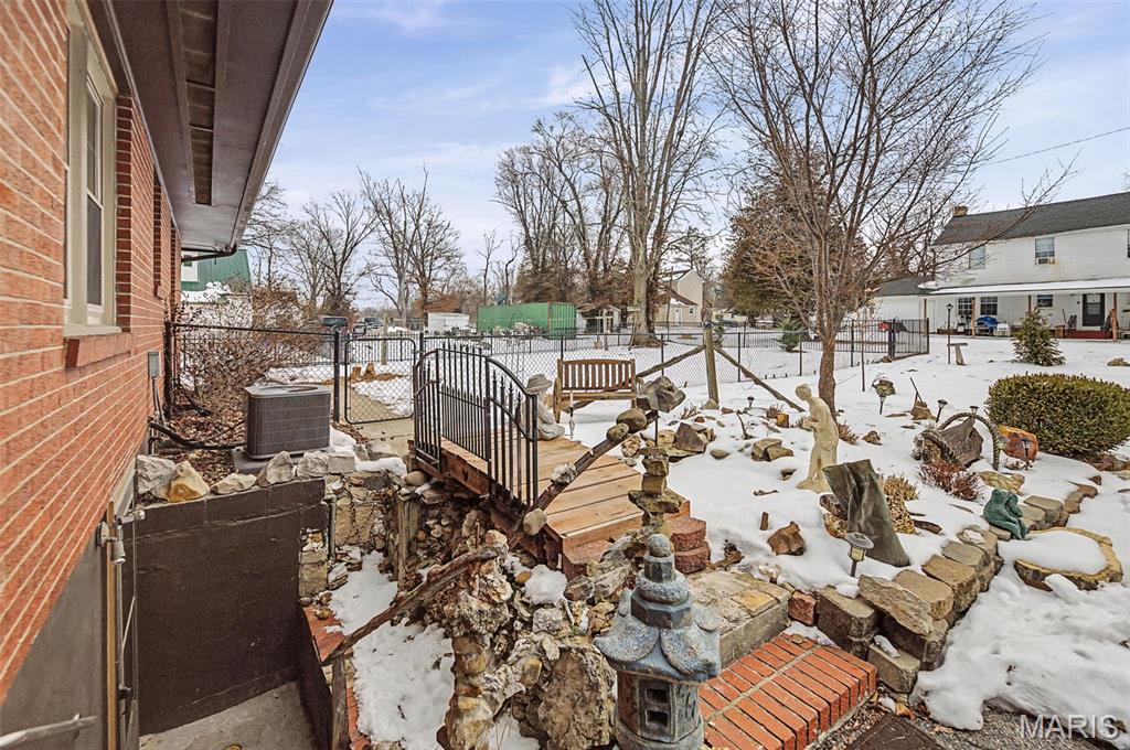 1102 Sheehan Lane Alton, IL 62002 - Photo 8 of 39