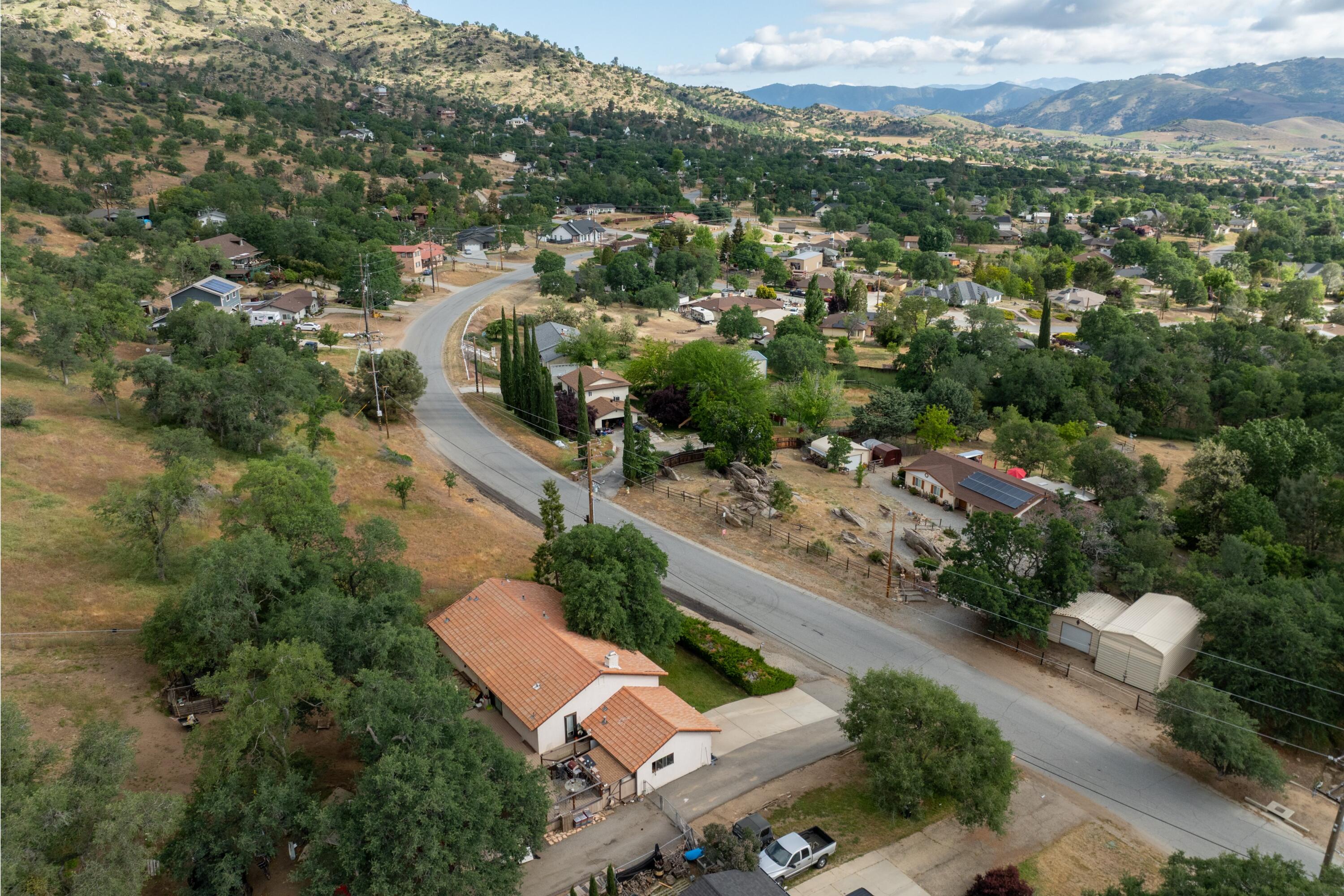 22217 Valley Vista Drive Tehachapi, CA 93561 - Photo 14 of 17 an aerial view of multiple house