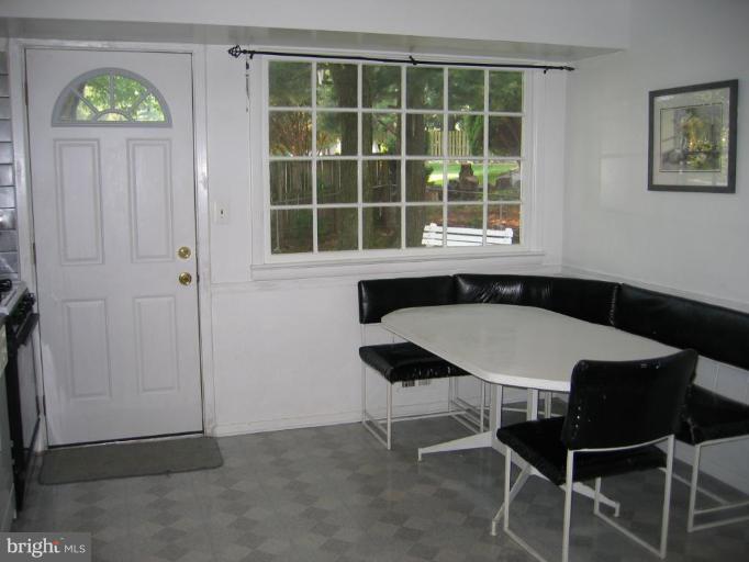 12823 Teaberry Road Silver Spring, MD 20906 - Photo 5 of 13 Breakfast Area