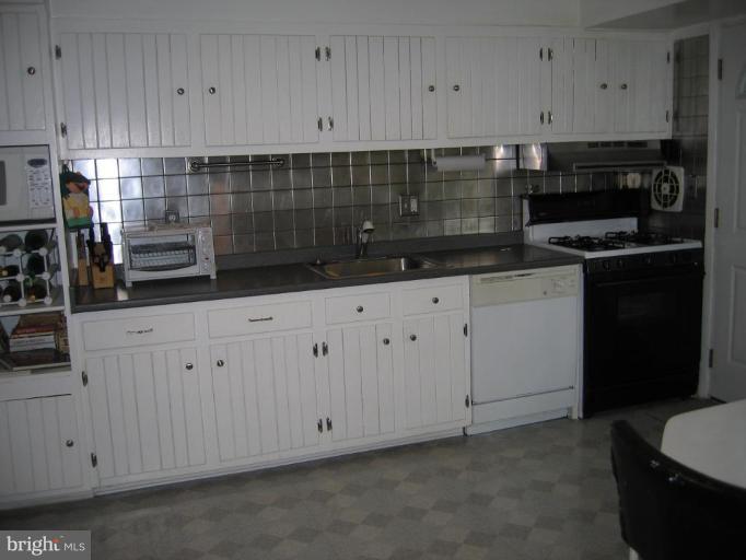 12823 Teaberry Road Silver Spring, MD 20906 - Photo 6 of 13 Kitchen