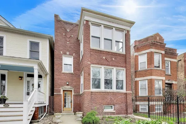 $950,000 | 1657 West Winona Street, Chicago, IL 60640