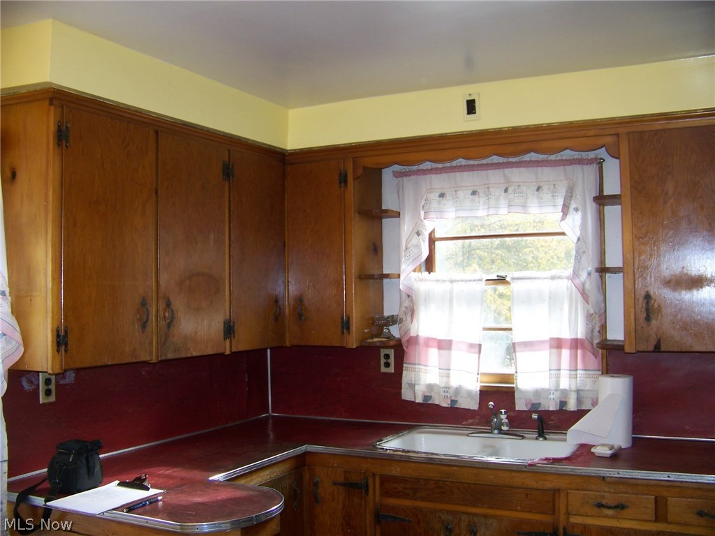 3693 Burkey Road Youngstown, OH 44515 - Photo 4 of 19 Gallery Image 4