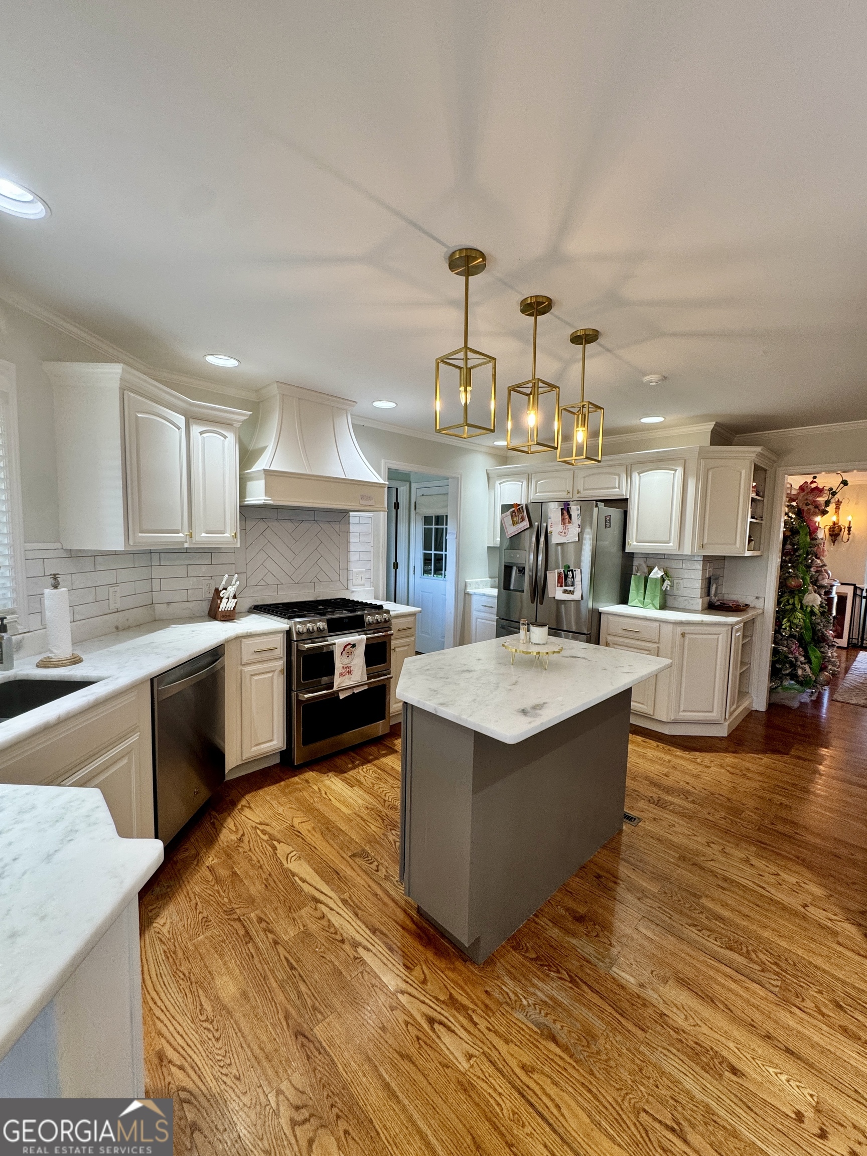 49 Aberdeen Circle Cordele, GA 31015 - Photo 22 of 63 a large kitchen with stainless steel appliances granite countertop a stove and cabinets