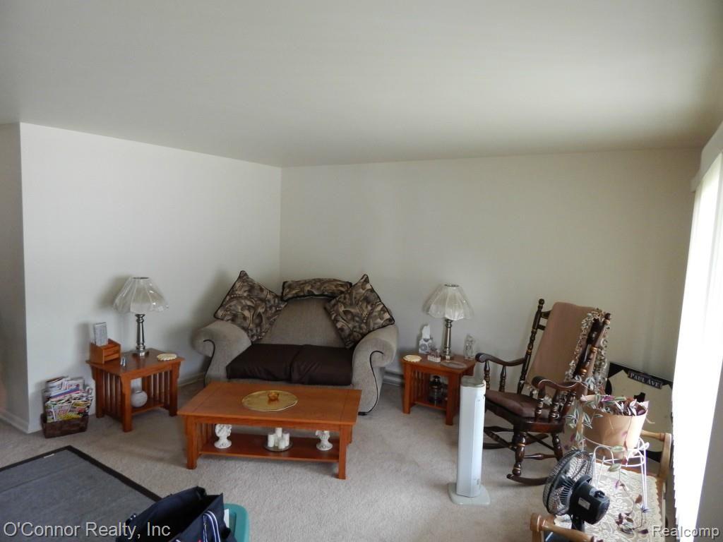 2963 Beach Road Port Huron, MI 48060 - Photo 3 of 12 Living room