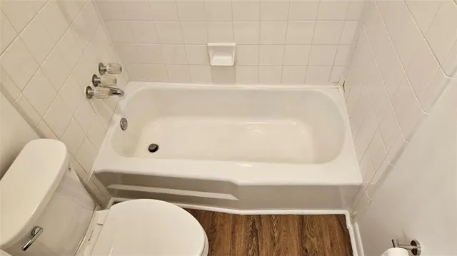 a bathroom with a bathtub and toilet