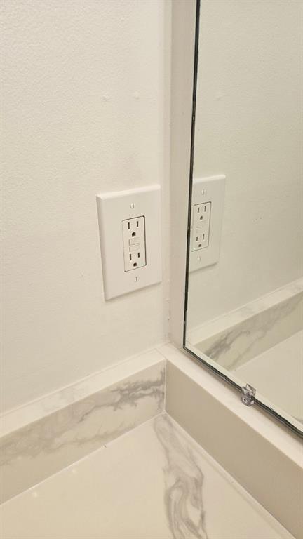 1150 Collier Road Northwest, Unit K12 Atlanta, GA 30318 - Photo 19 of 32 a view of a bathroom with bathtub