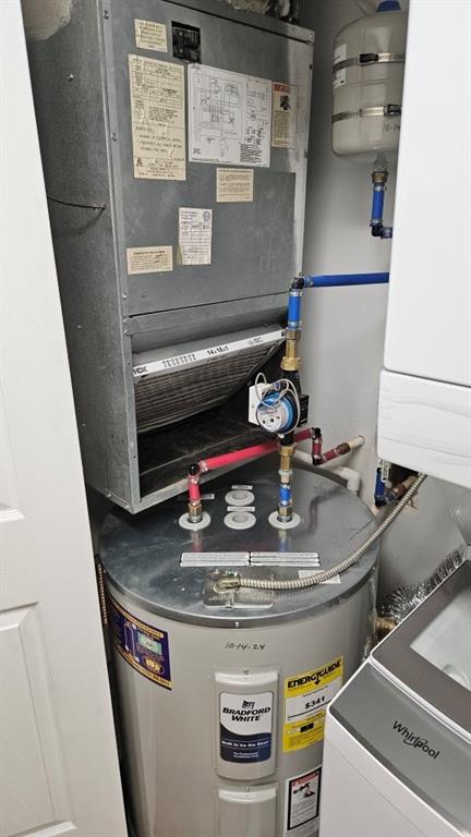 1150 Collier Road Northwest, Unit K12 Atlanta, GA 30318 - Photo 22 of 32 a utility room with washer and dryer