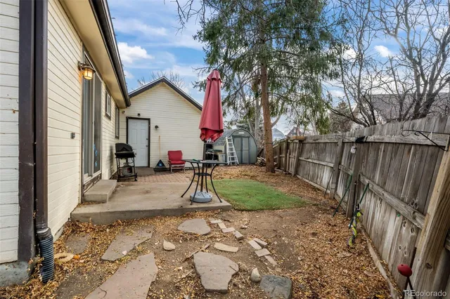 a view of outdoor space yard and porch