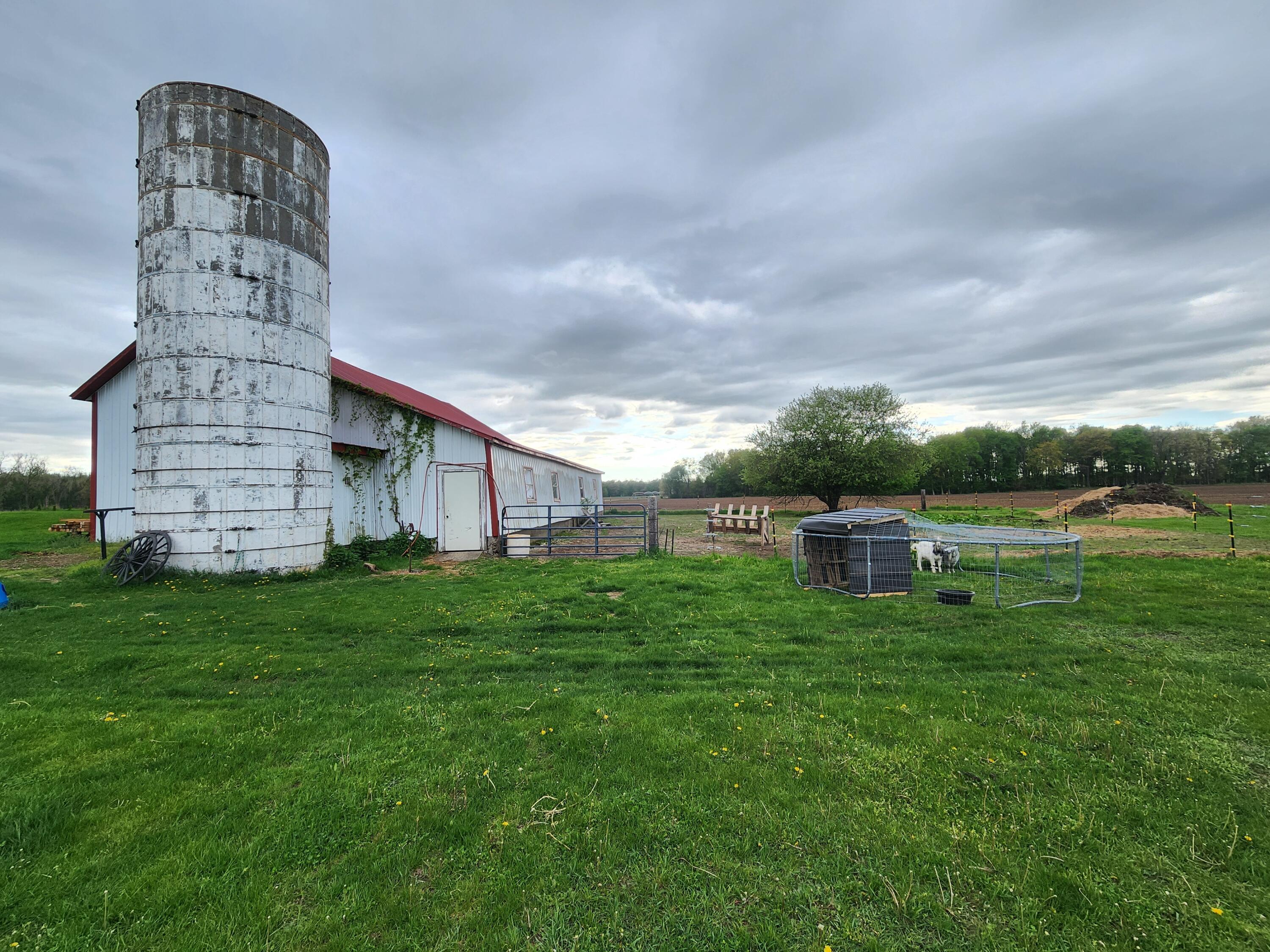 1232 Smoker Road Bronson, MI 49028 - Photo 7 of 17 20250506_184323