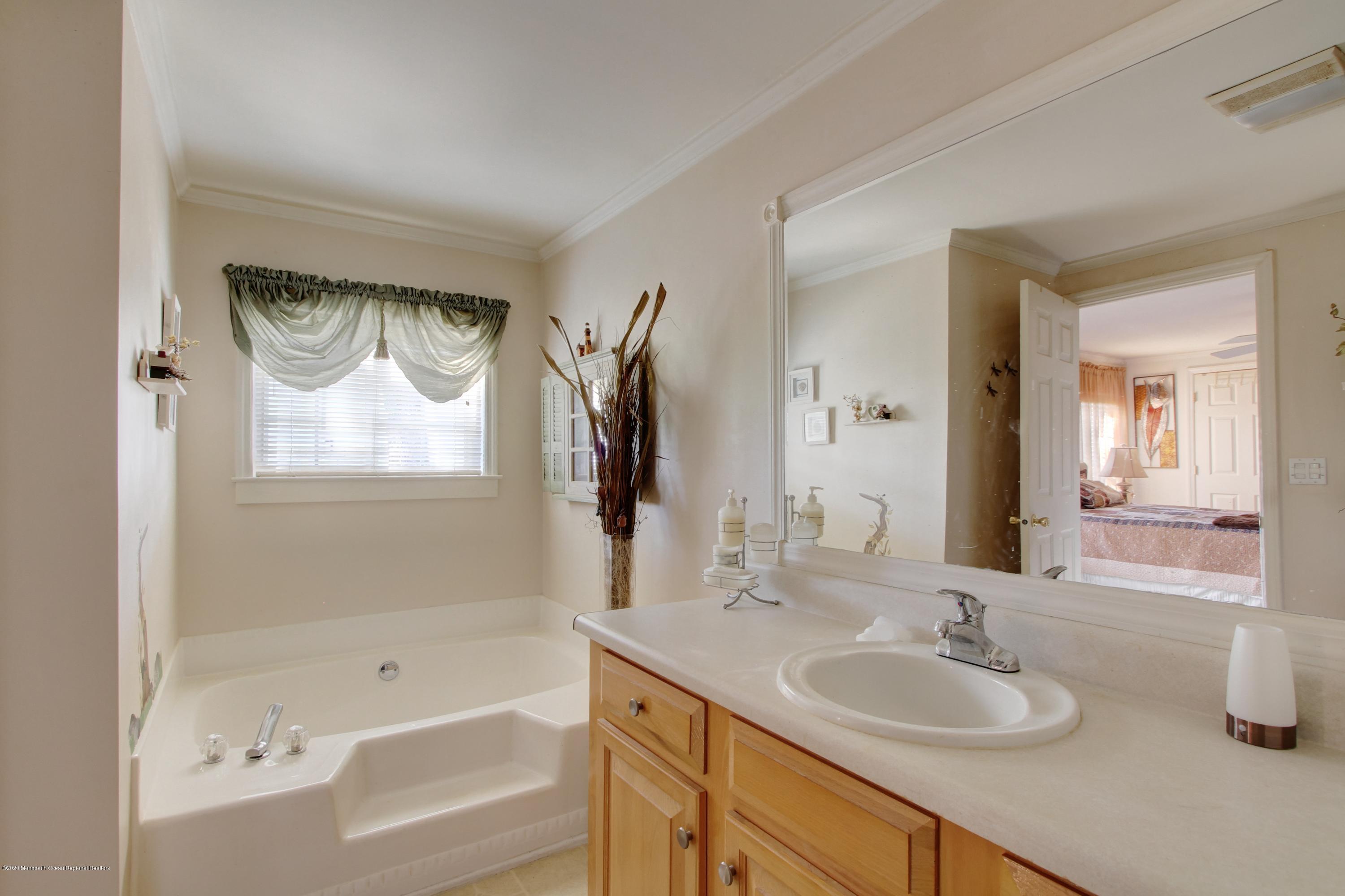 913 Oak Ridge Terrace Whiting, NJ 08759 - Photo 11 of 23 Master Bath