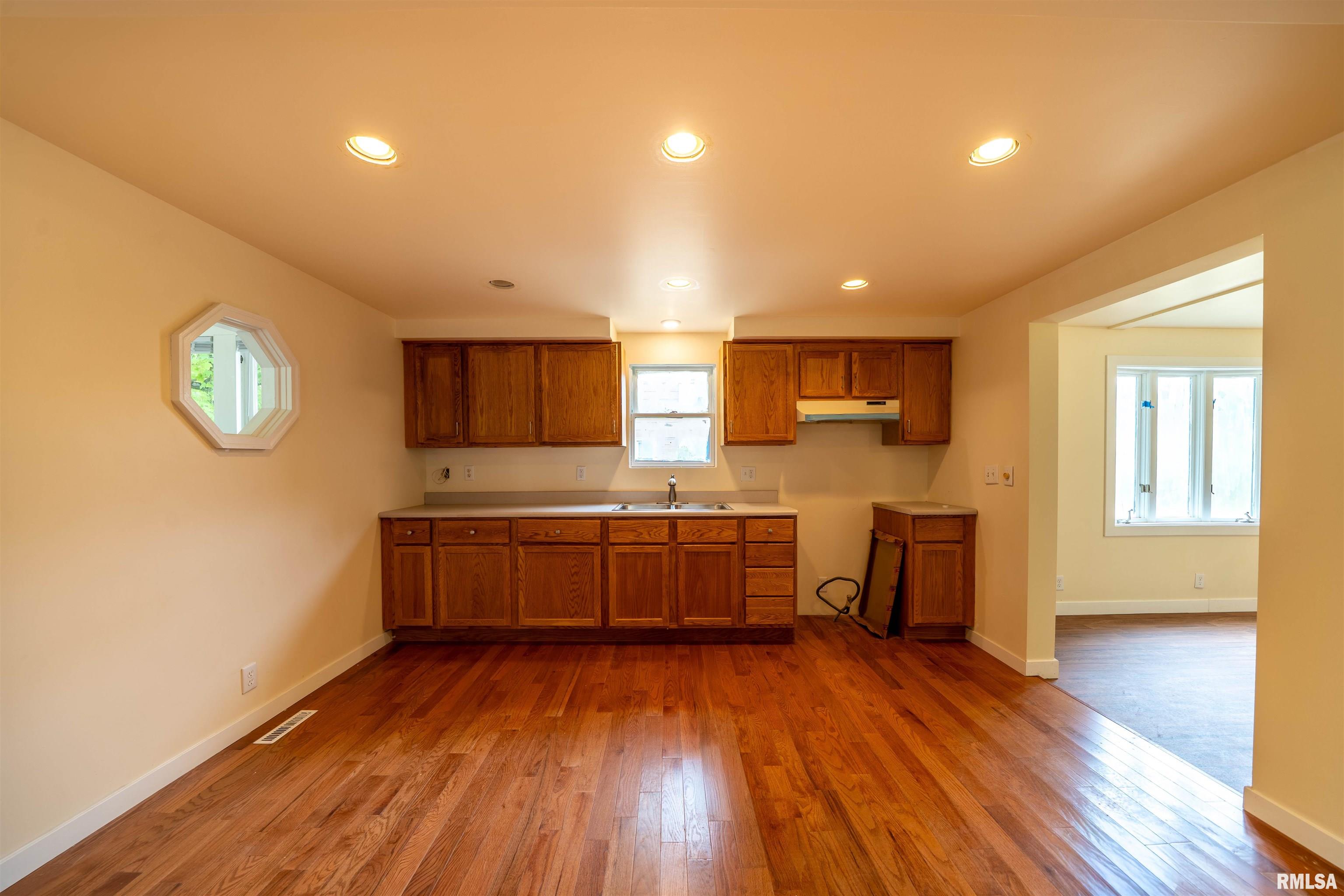 811 Edward Street Henry, IL 61537 - Photo 13 of 41