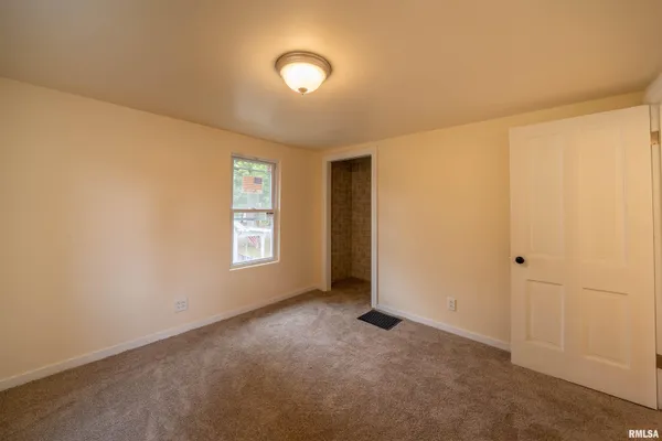 $135,000 | 811 Edward Street, Henry, IL 61537