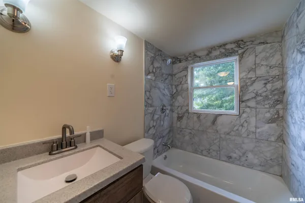 $135,000 | 811 Edward Street, Henry, IL 61537