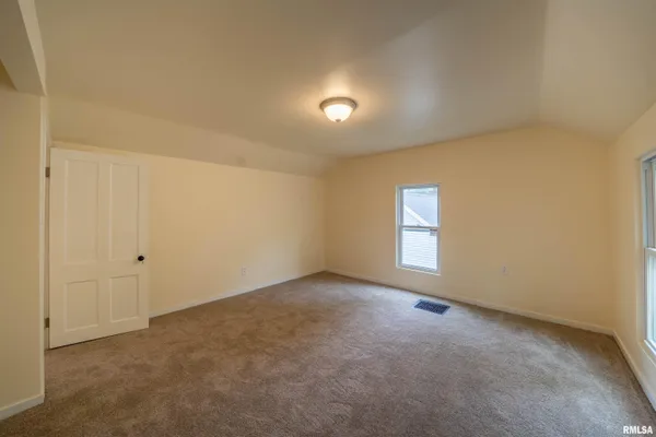 $135,000 | 811 Edward Street, Henry, IL 61537