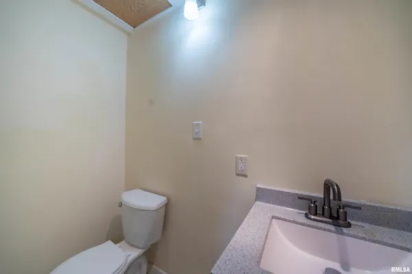 $135,000 | 811 Edward Street, Henry, IL 61537