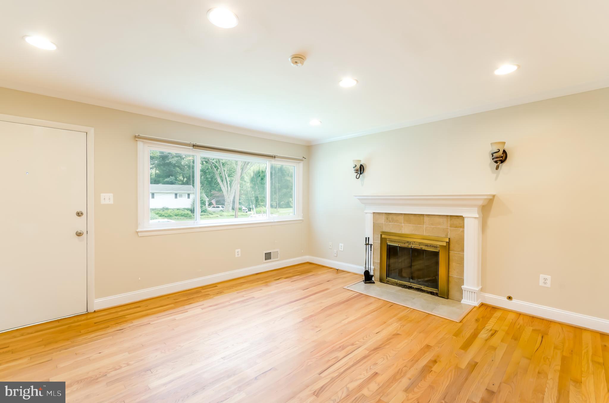 7128 Layton Drive Springfield, VA 22150 - Photo 6 of 28 Living Room