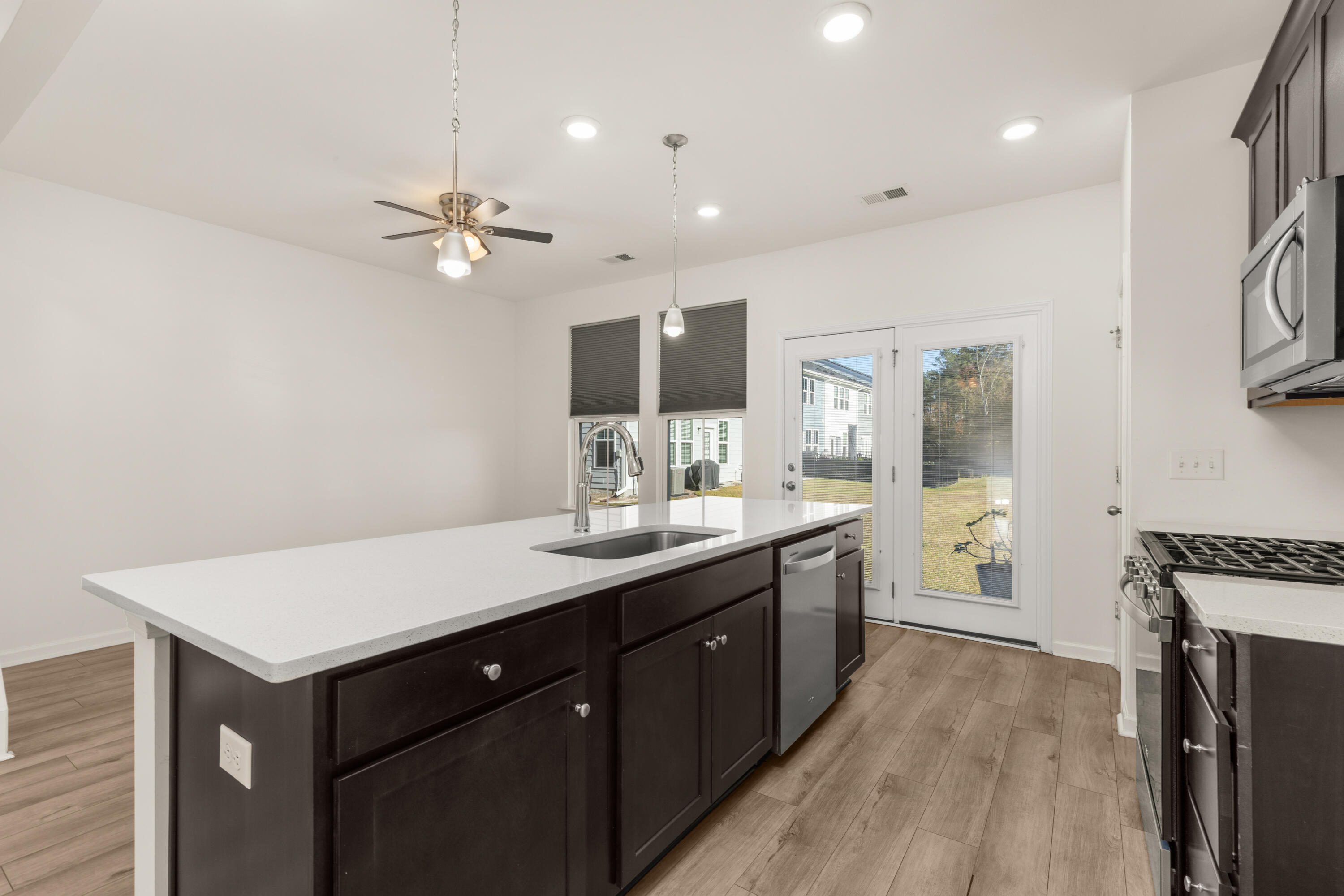 432 Trotters Lane Moncks Corner, SC 29461 - Photo 6 of 21 432 Trotters-12