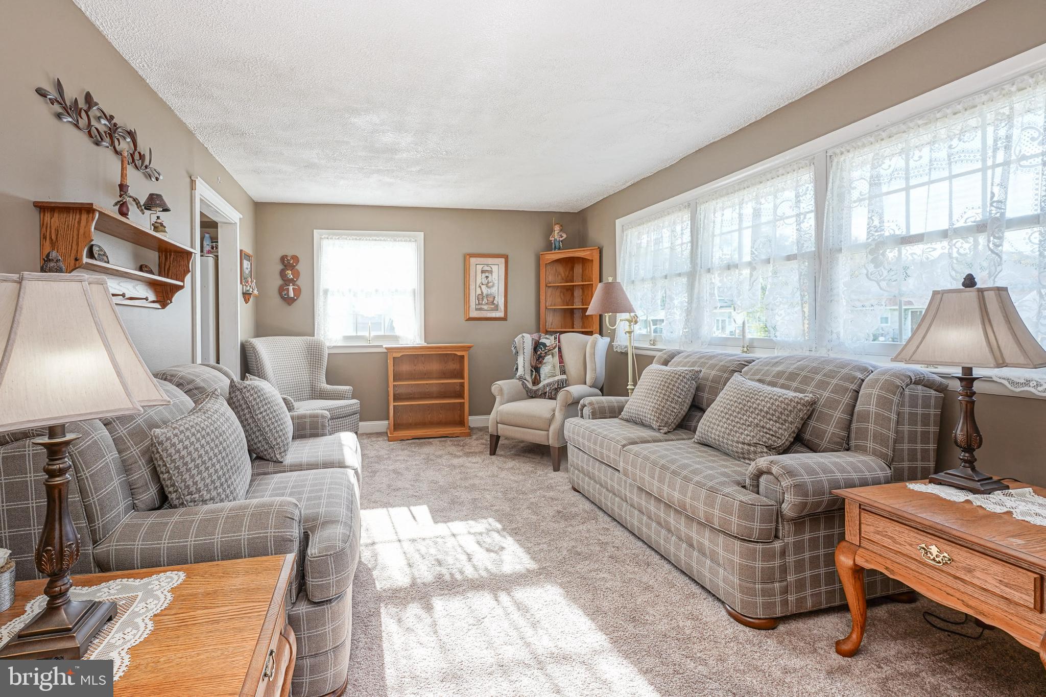 970 Kirk Road Williamstown, NJ 08094 - Photo 5 of 33 Living Room