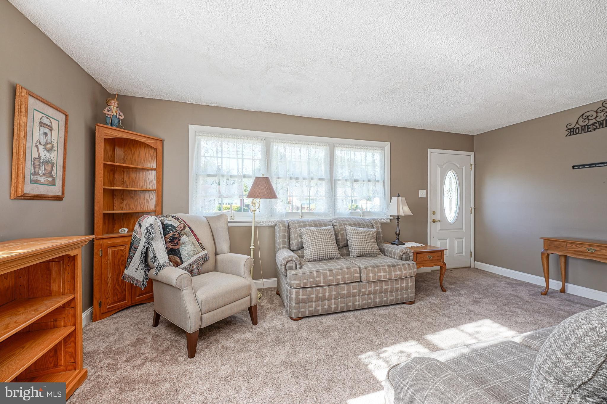 970 Kirk Road Williamstown, NJ 08094 - Photo 6 of 33 Living Room