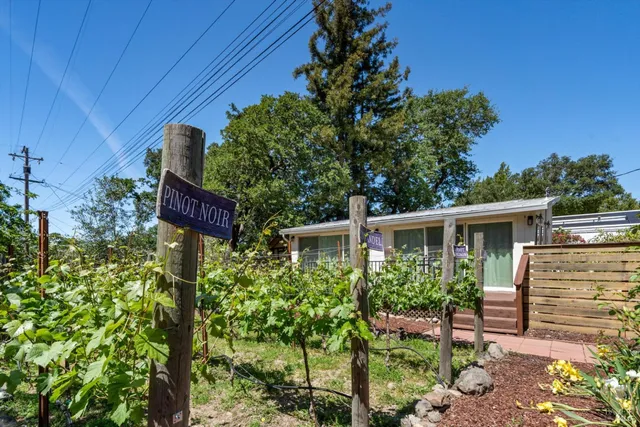 $1,149,000 | 10-11 Waldruhe Heights, Glen Ellen, CA 95442