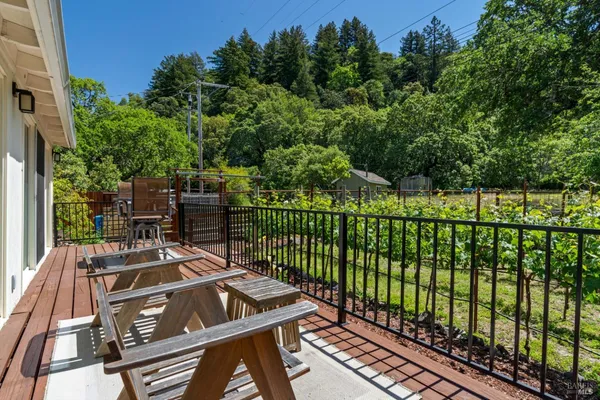 $1,125,000 | 10-11 Waldruhe Heights, Glen Ellen, CA 95442