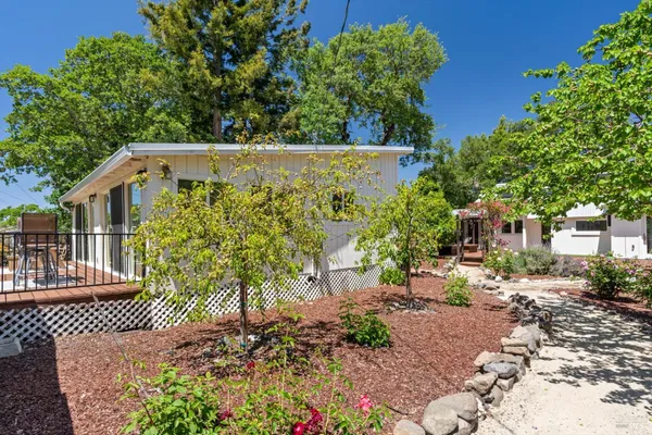 $1,125,000 | 10-11 Waldruhe Heights, Glen Ellen, CA 95442