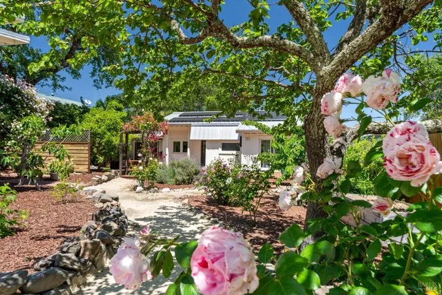 $1,149,000 | 10-11 Waldruhe Heights, Glen Ellen, CA 95442