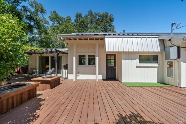 $1,125,000 | 10-11 Waldruhe Heights, Glen Ellen, CA 95442