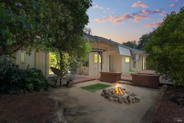 $1,125,000 | 10-11 Waldruhe Heights, Glen Ellen, CA 95442