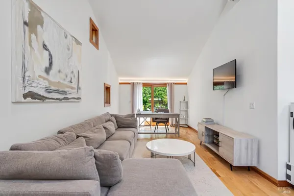 $1,125,000 | 10-11 Waldruhe Heights, Glen Ellen, CA 95442
