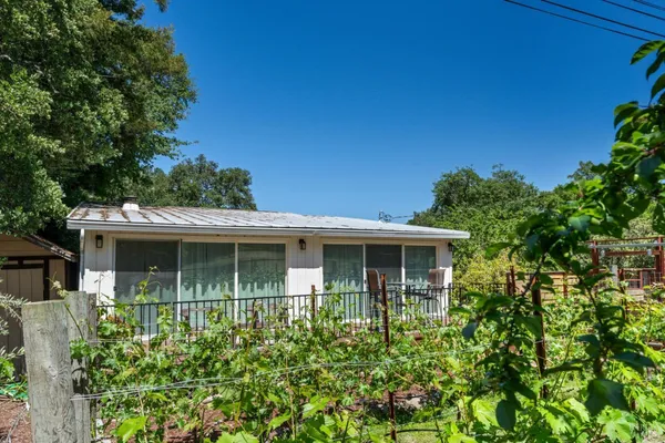 $1,125,000 | 10-11 Waldruhe Heights, Glen Ellen, CA 95442