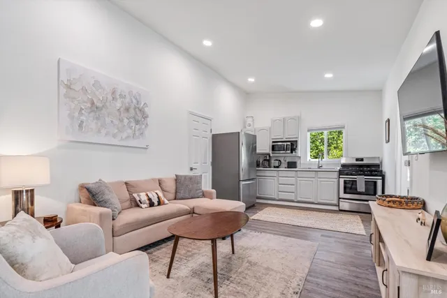 $1,149,000 | 10-11 Waldruhe Heights, Glen Ellen, CA 95442