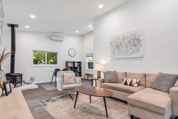 $1,125,000 | 10-11 Waldruhe Heights, Glen Ellen, CA 95442