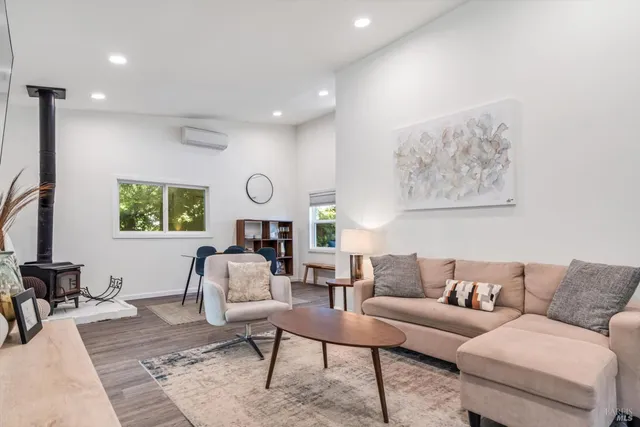 $1,149,000 | 10-11 Waldruhe Heights, Glen Ellen, CA 95442