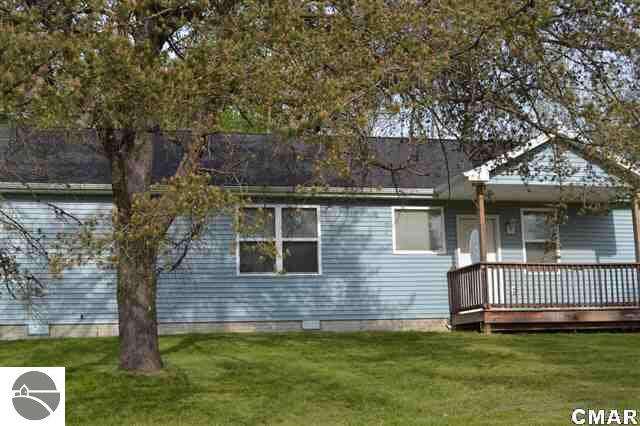 8605 Coolidge Road Farwell, MI 48622 - Photo 1 of 17 1770618.JPG