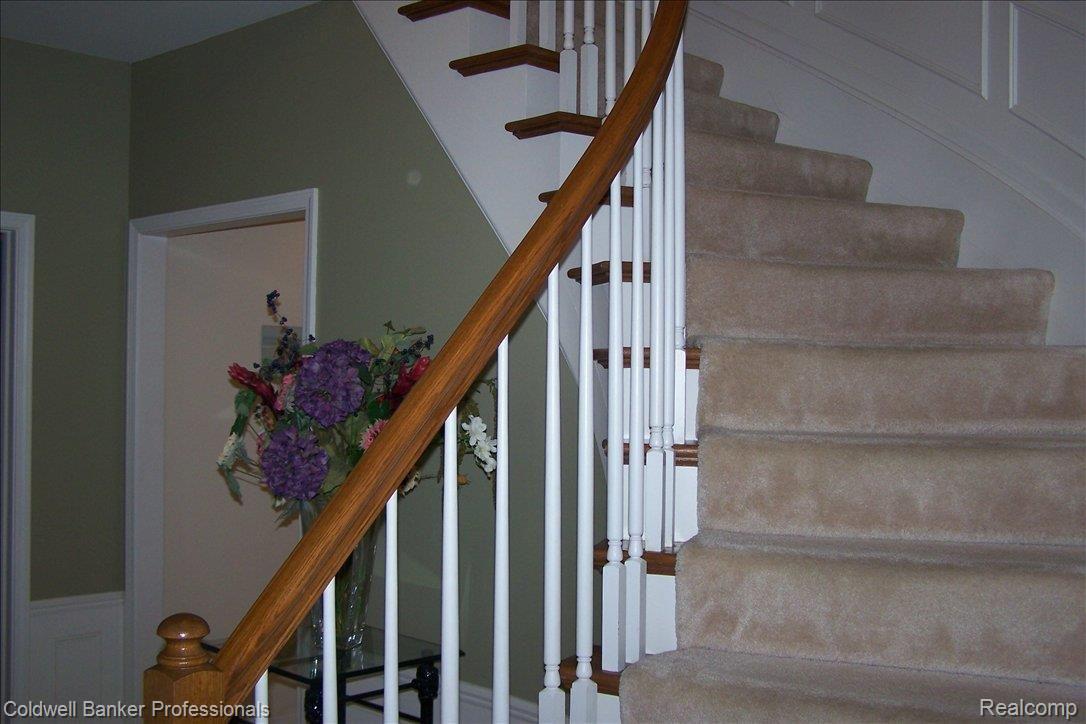 46437 Mornington Road Canton, MI 48188 - Photo 12 of 18 GORGEOUS DUAL STAIRCASE