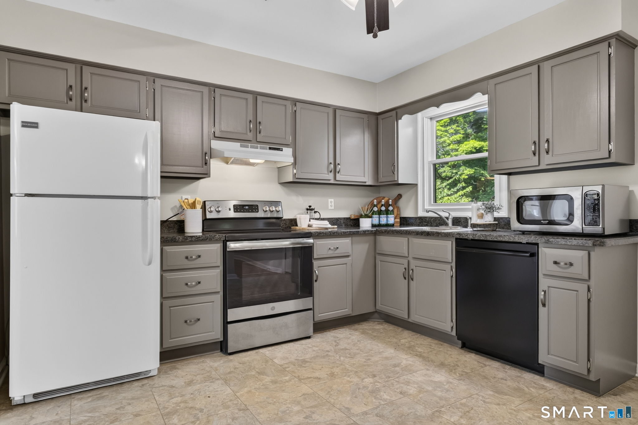 27 Wheaton Road New Milford, CT 06776 - Photo 12 of 39