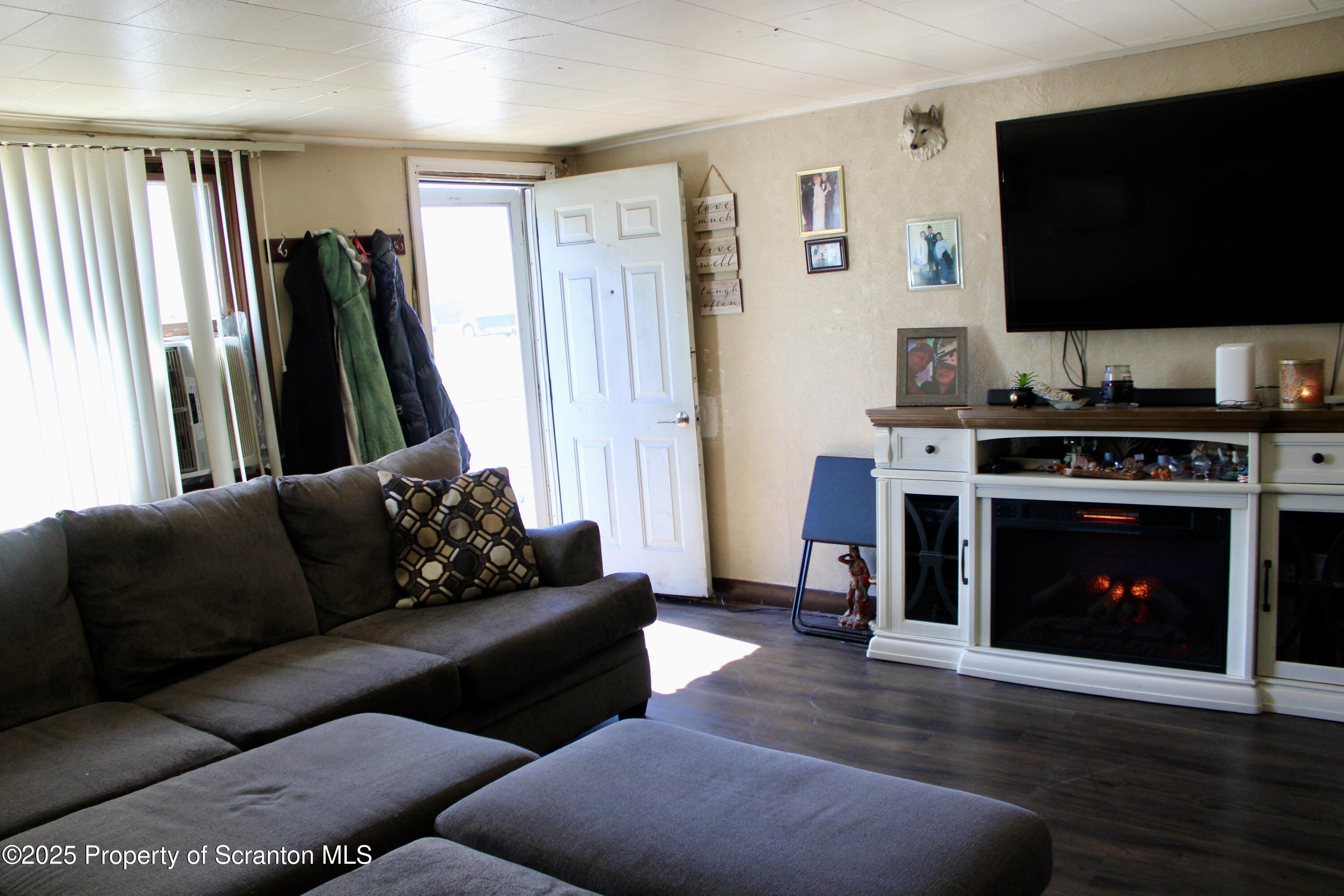 45 Main Street Inkerman, PA 18640 - Photo 2 of 52 Living Room