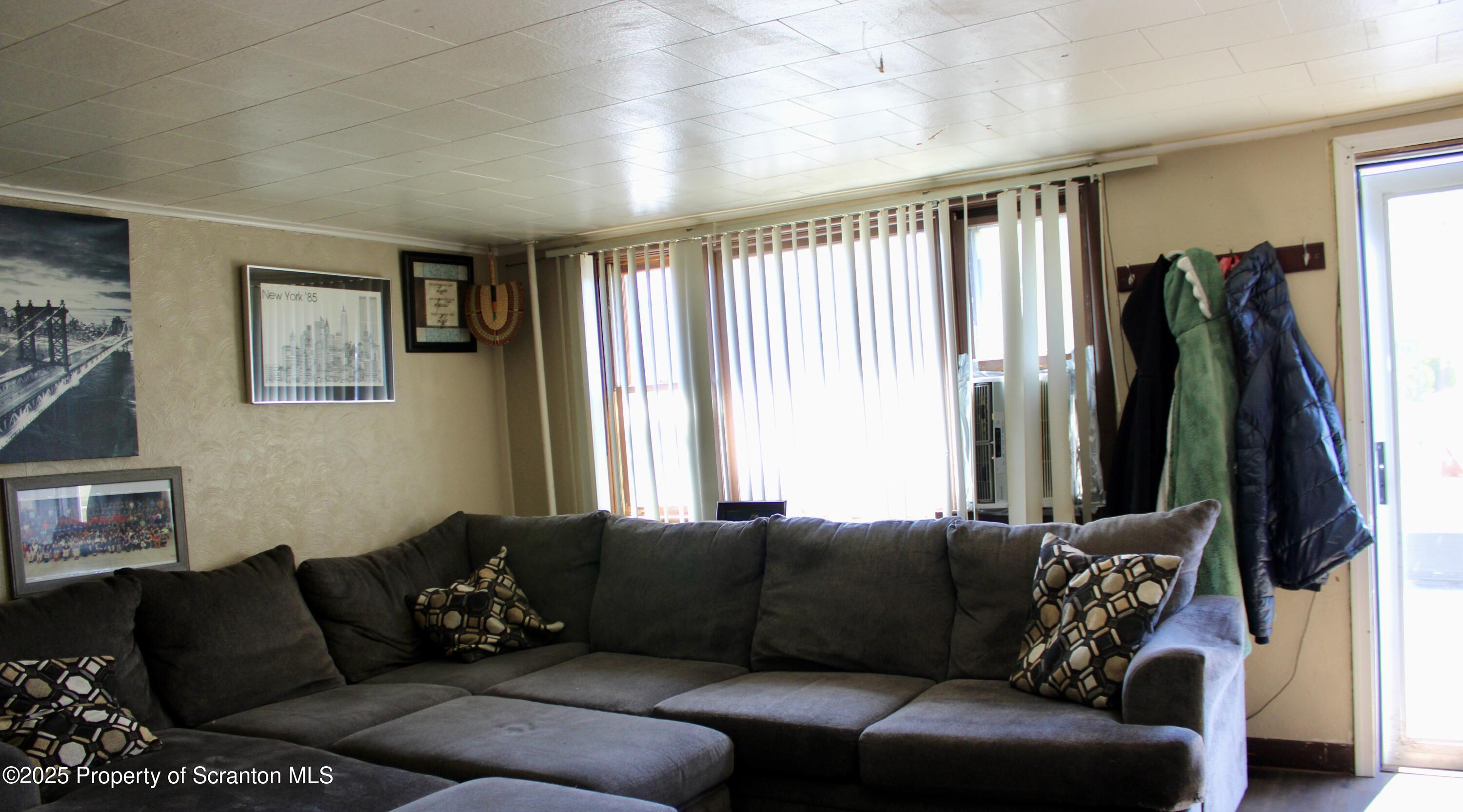 45 Main Street Inkerman, PA 18640 - Photo 3 of 52 Living Room