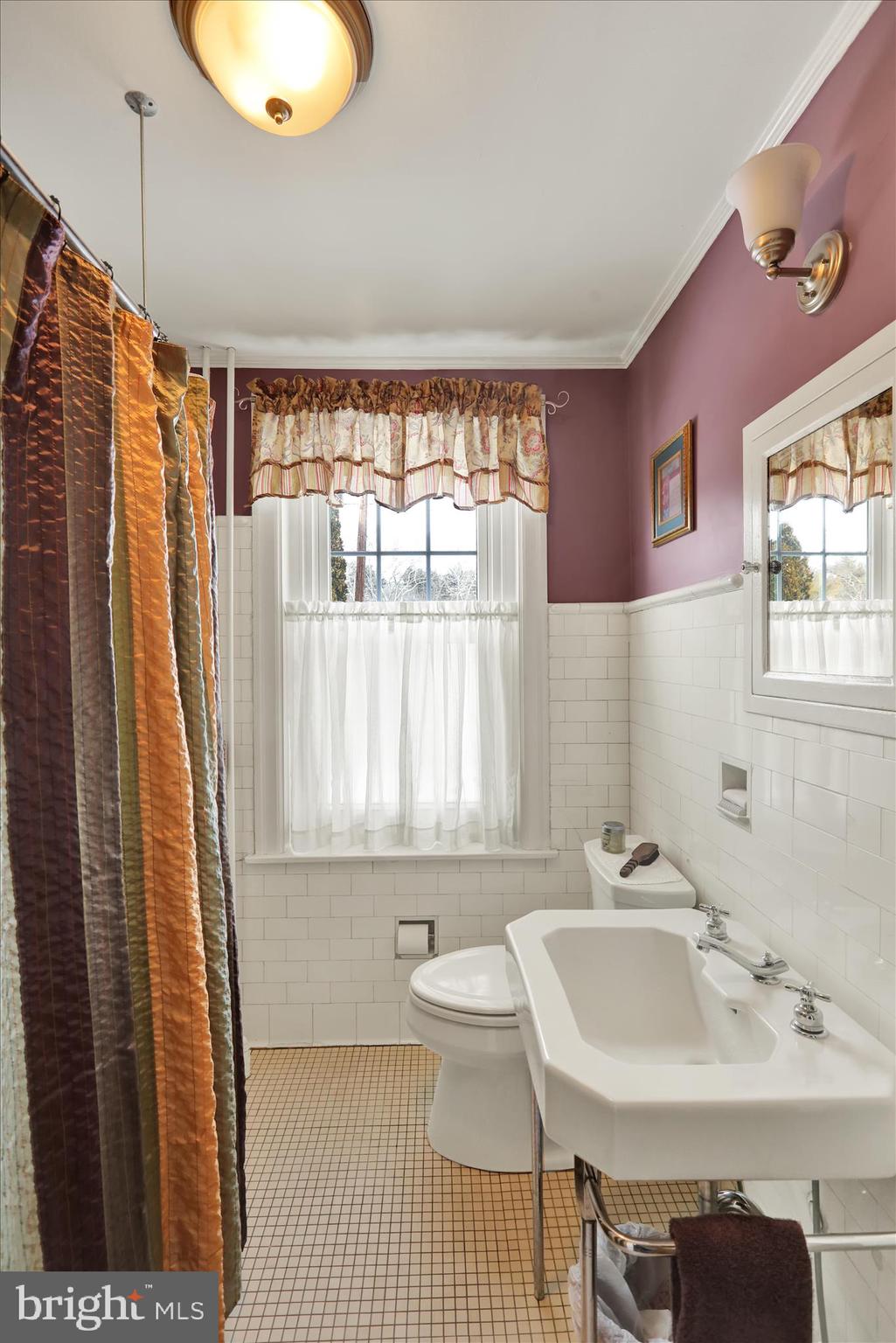 1415 Delaware Avenue Reading, PA 19610 - Photo 22 of 42 Cheerful Tile Full Bath on 2nd Floor