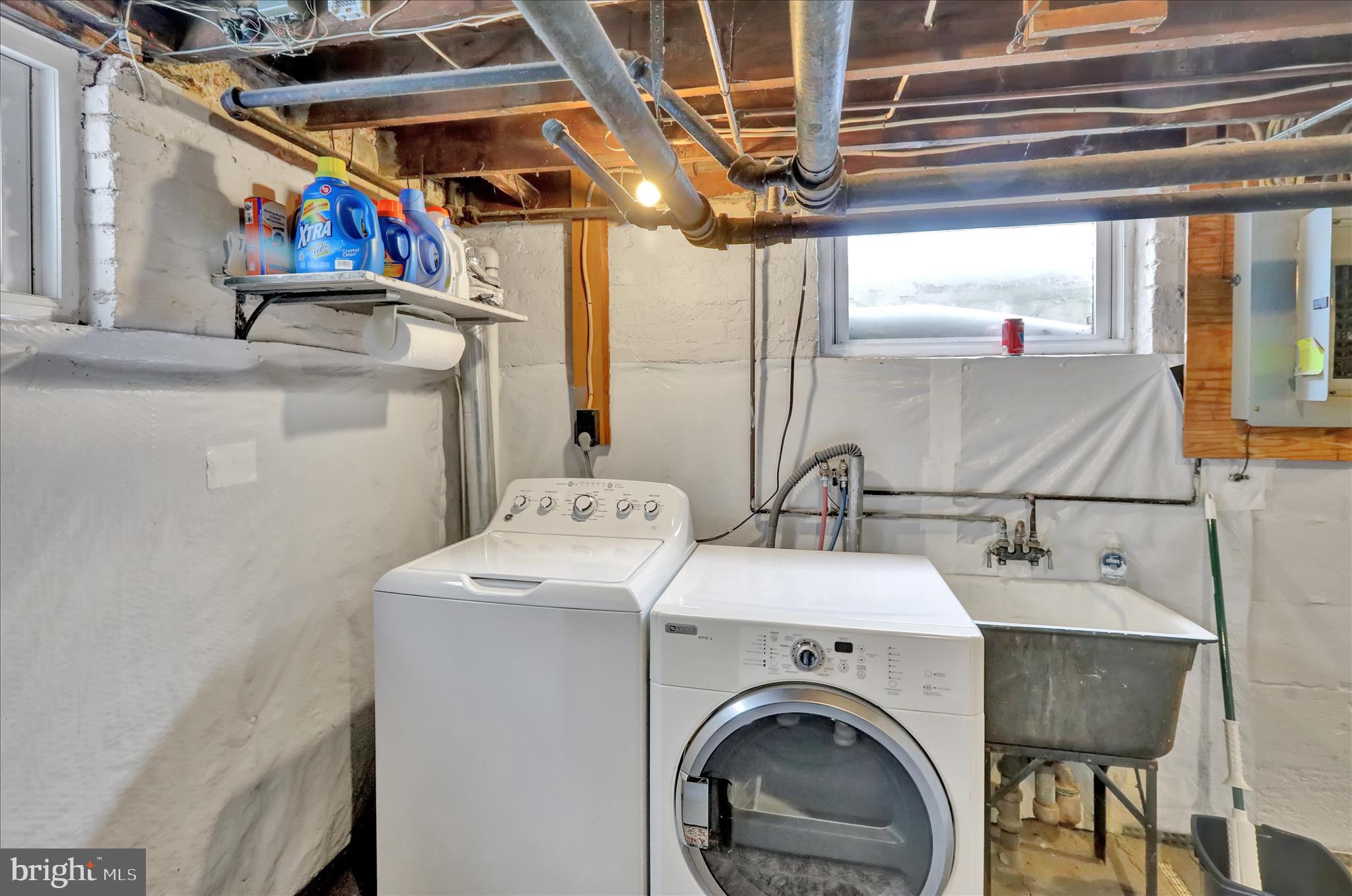 1415 Delaware Avenue Reading, PA 19610 - Photo 35 of 42 Laundry Area with Laundry Tub