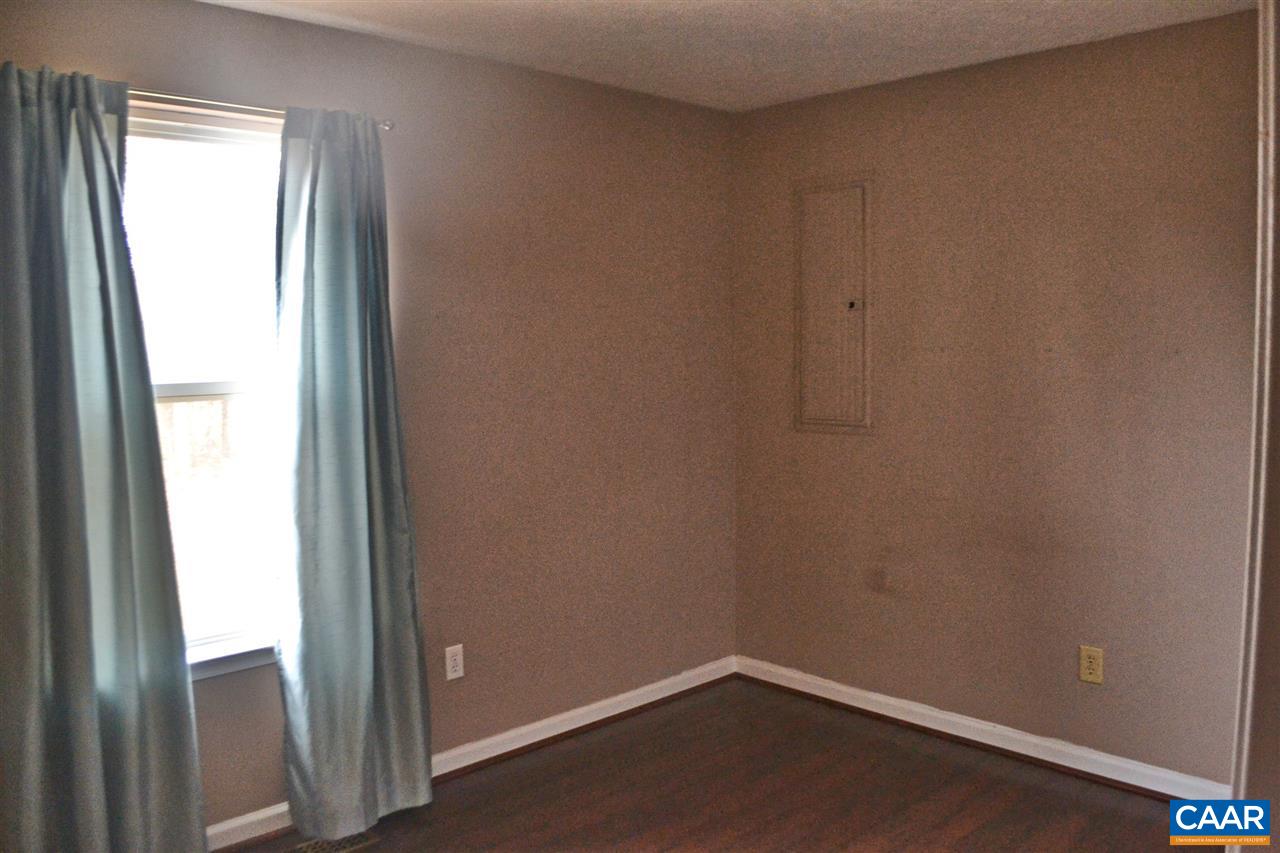 252 Rochelle School Lane Rochelle, VA 22738 - Photo 9 of 17 an empty room with a window