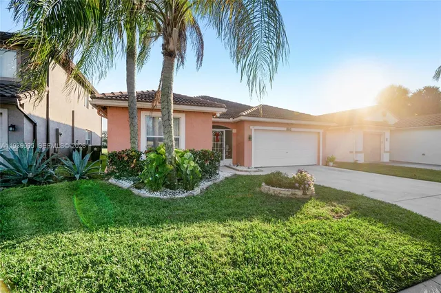 $540,000 | 8165 Pelican Harbour Drive, Lake Worth, FL 33467