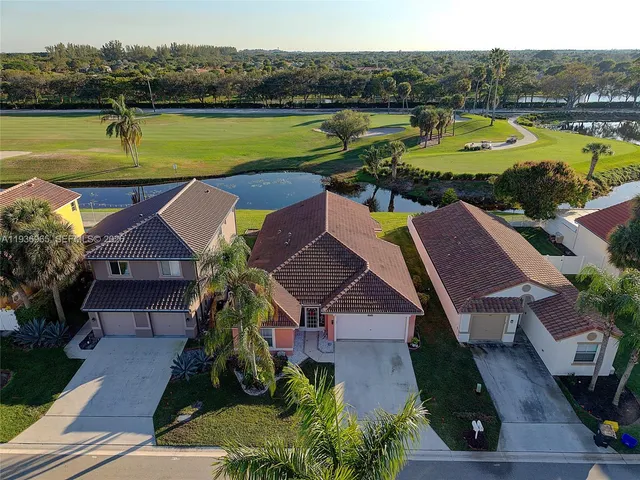 $540,000 | 8165 Pelican Harbour Drive, Lake Worth, FL 33467