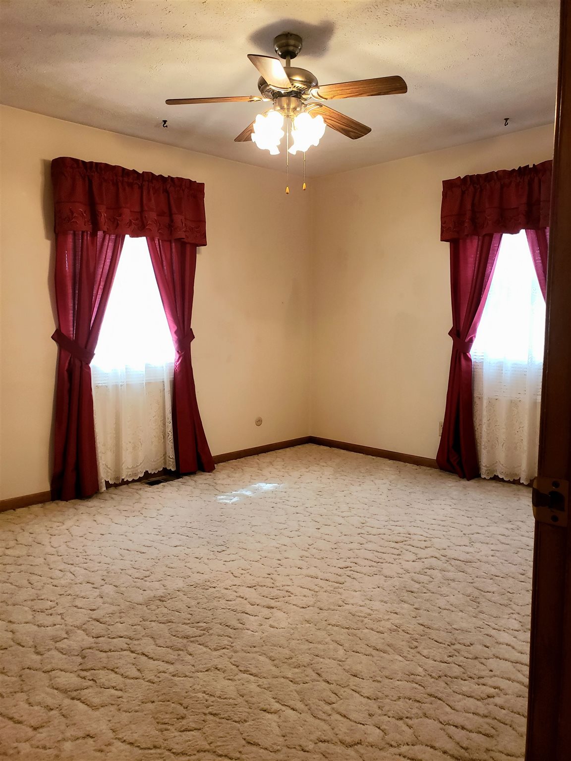 134 Pinewood Road Bedford, IN 47421 - Photo 16 of 26 Gallery Image 16